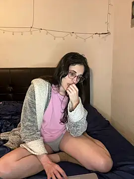 Lunaabbey online show from February 21, 2026, 9:28 pm