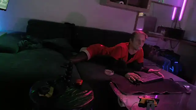 davidgntxxxxx online show from December 14, 2025, 12:55 pm