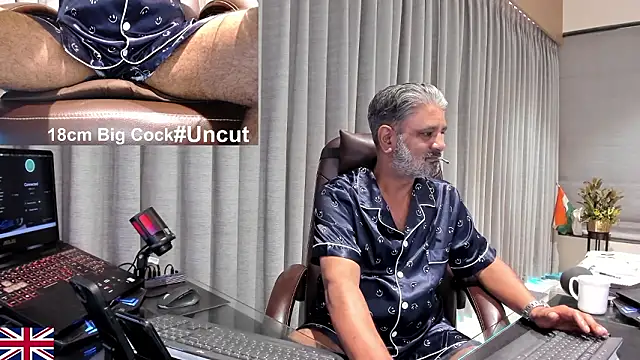 Snapshot of OnlineBossUK chatting on February 27, 2026, 4:56 am OnlineBossUK online show from February 27, 2026, 4:56 am