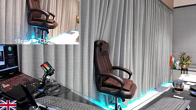 Snapshot of OnlineBossUK chatting on February 25, 2026, 7:36 pm OnlineBossUK online show from February 25, 2026, 7:36 pm