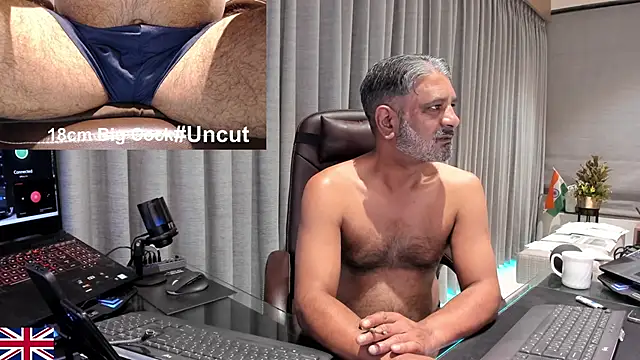 Snapshot of OnlineBossUK chatting on February 11, 2026, 2:22 am OnlineBossUK online show from February 11, 2026, 2:22 am