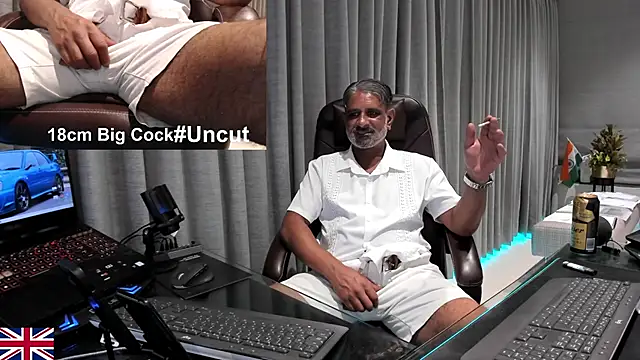 Snapshot of OnlineBossUK chatting on February 9, 2026, 6:28 pm OnlineBossUK online show from February 9, 2026, 6:28 pm