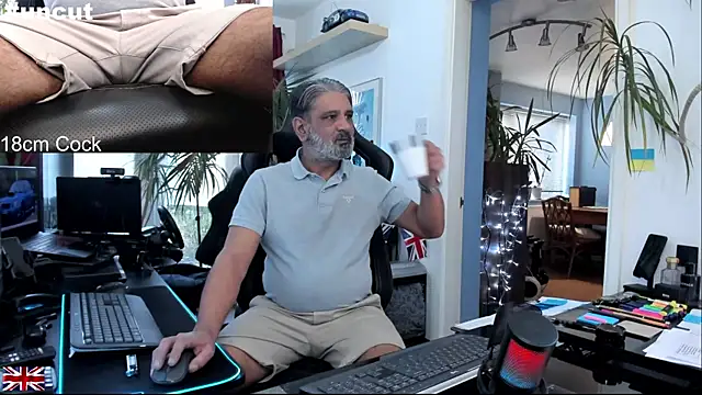 OnlineBossUK online show from November 18, 2025, 3:26 pm