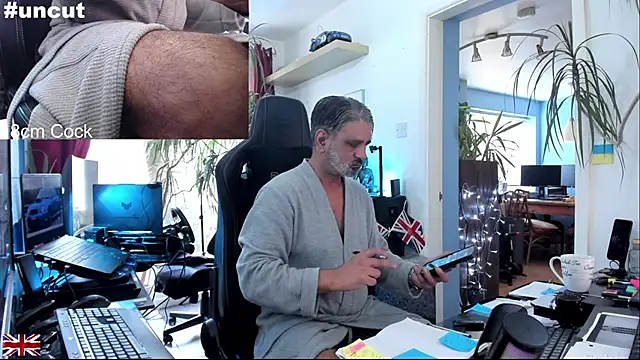 OnlineBossUK online show from November 2, 2025, 11:26 am