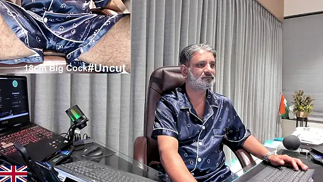 Snapshot of OnlineBossUK chatting on February 26, 2026, 4:51 pm OnlineBossUK online show from February 26, 2026, 4:51 pm