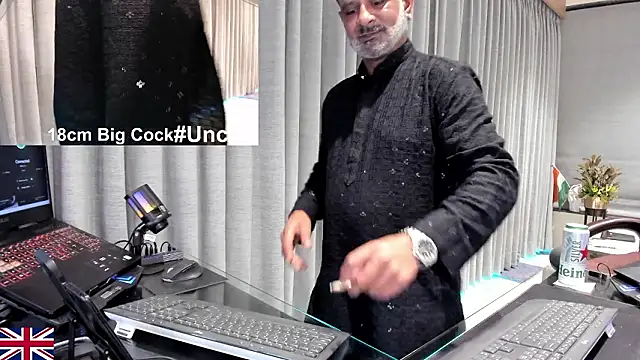 Snapshot of OnlineBossUK chatting on February 28, 2026, 9:47 pm OnlineBossUK online show from February 28, 2026, 9:47 pm