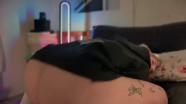 Snapshot of Mannarie_Madsinn chatting on March 17, 2025, 2:08 am Mannarie Madsinn online show from March 17, 2025, 2:08 am