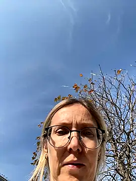 Snapshot of angelmommu chatting on November 8, 2025, 9:46 am angelmommu online show from November 8, 2025, 9:46 am