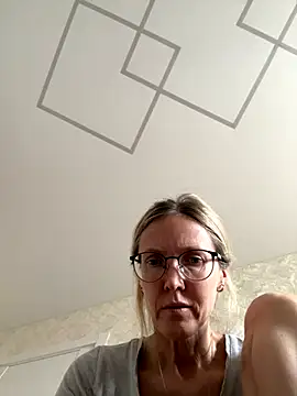 Snapshot of angelmommu chatting on November 14, 2025, 9:57 am angelmommu online show from November 14, 2025, 9:57 am