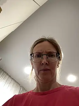 Snapshot of angelmommu chatting on November 24, 2025, 9:42 am angelmommu online show from November 24, 2025, 9:42 am