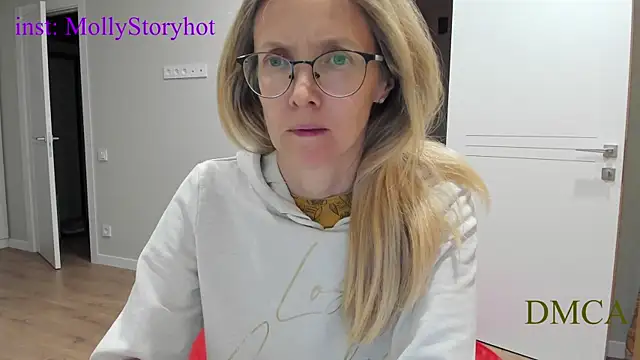 Snapshot of angelmommu chatting on December 1, 2025, 8:15 am angelmommu online show from December 1, 2025, 8:15 am