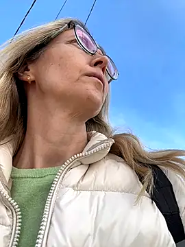 Snapshot of angelmommu chatting on November 3, 2025, 10:19 am angelmommu online show from November 3, 2025, 10:19 am