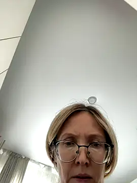 Snapshot of angelmommu chatting on November 7, 2025, 7:24 am angelmommu online show from November 7, 2025, 7:24 am