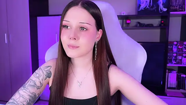 jasminevine online show from November 9, 2025, 6:12 pm