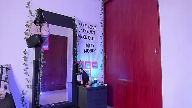 little kayla  online show from April 16, 2026, 12:44 am