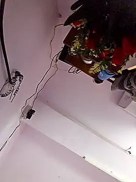 MOM-SUN-COUPLE online show from September 26, 2025, 9:27 am