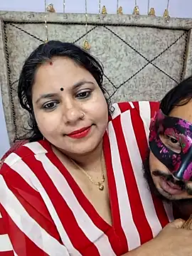 MOM-SUN-COUPLE online show from March 9, 2025, 7:59 pm