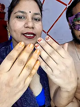 MOM-SUN-COUPLE online show from January 29, 2025, 4:30 pm