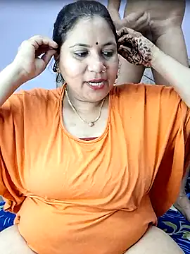 MOM-SUN-COUPLE online show from February 12, 2025, 7:13 pm