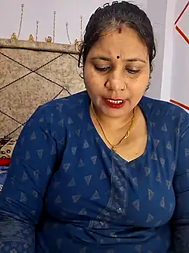 MOM-SUN-COUPLE online show from February 23, 2025, 8:11 pm