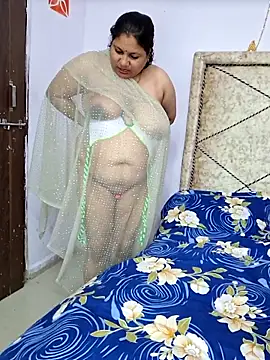 MOM-SUN-COUPLE online show from February 11, 2025, 8:10 pm