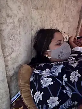 MOM-SUN-COUPLE online show from October 14, 2025, 9:10 am