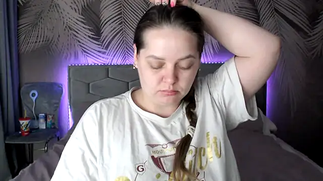 uliastar online show from March 19, 2025, 6:03 am