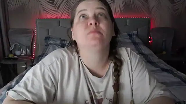 uliastar online show from April 22, 2026, 5:14 am