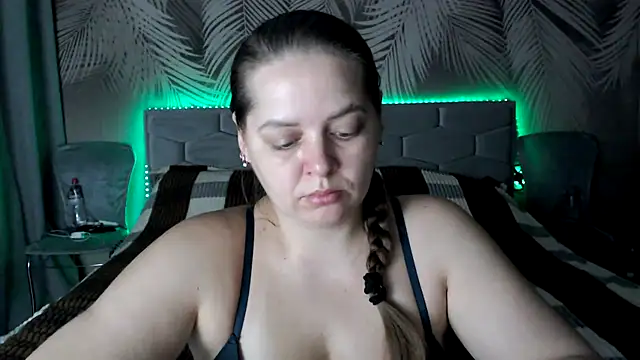 uliastar online show from November 19, 2025, 7:08 am