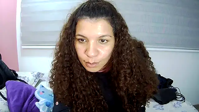 gatubelahot online show from October 24, 2025, 2:32 am