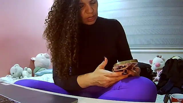 gatubelahot online show from November 29, 2025, 12:00 am