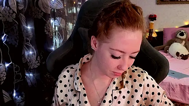 TinaBrook online show from February 17, 2026, 4:32 am