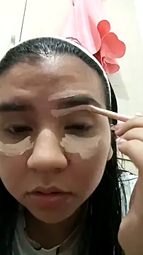 Snapshot of Petit-Rosse chatting on February 27, 2025, 2:14 am Petit-Rosse online show from February 27, 2025, 2:14 am