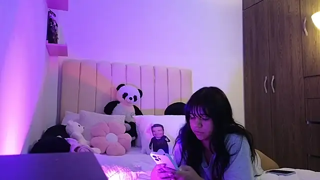 Snapshot of Petit-Rosse chatting on September 21, 2025, 4:28 am Petit-Rosse online show from September 21, 2025, 4:28 am