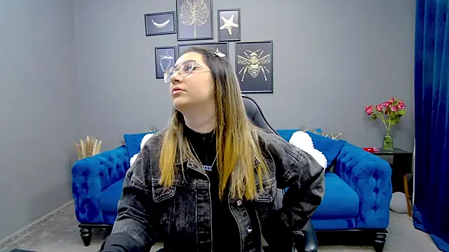 Katewalker  online show from March 4, 2025, 6:07 pm