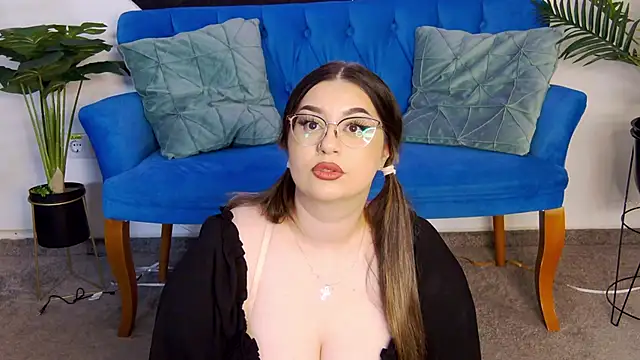 Katewalker  online show from May 27, 2026, 10:06 pm
