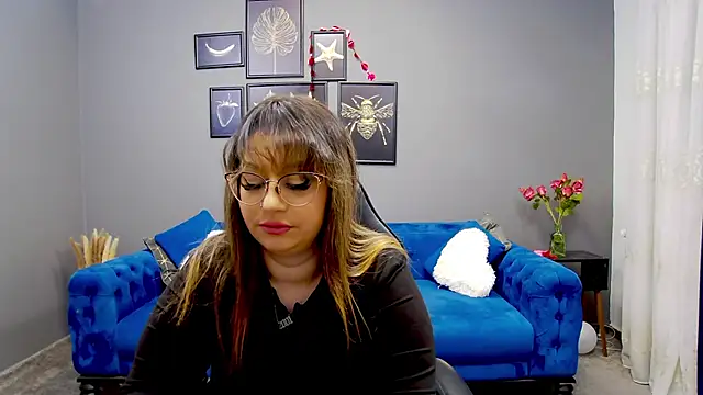 Katewalker  online show from February 21, 2025, 6:15 pm