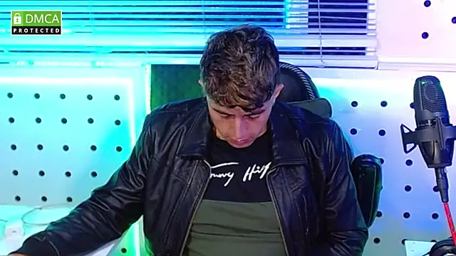 Snapshot of Darko0717 chatting on October 17, 2025, 10:33 pm Darko0717 online show from October 17, 2025, 10:33 pm