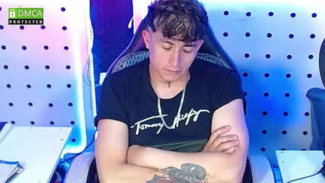 Snapshot of Darko0717 chatting on October 6, 2025, 10:21 pm Darko0717 online show from October 6, 2025, 10:21 pm