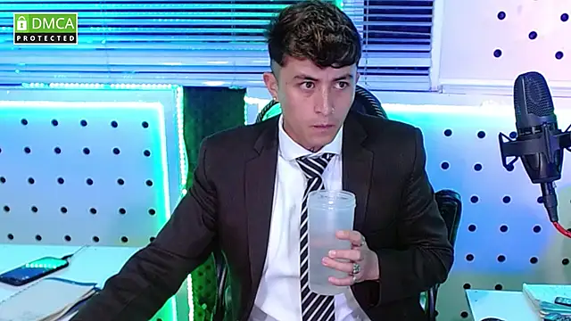 Snapshot of Darko0717 chatting on October 21, 2025, 1:32 pm Darko0717 online show from October 21, 2025, 1:32 pm