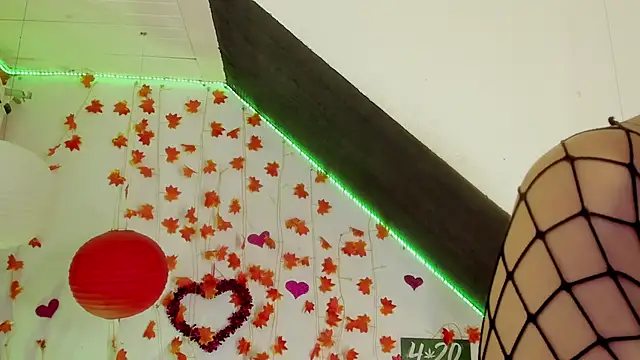 Snapshot of Cata_green chatting on February 19, 2025, 8:31 pm Cata green online show from February 19, 2025, 8:31 pm