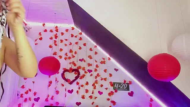 Snapshot of Cata_green chatting on February 17, 2025, 8:49 pm Cata green online show from February 17, 2025, 8:49 pm