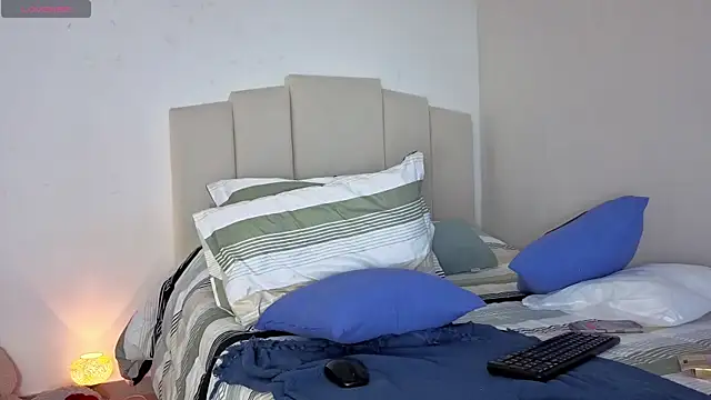 anahii 01 online show from April 16, 2026, 2:23 am