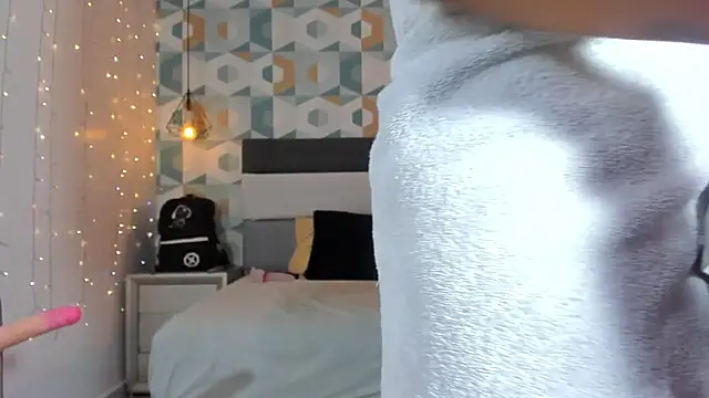 Snapshot of LIA_ROUX1 chatting on February 17, 2025, 8:52 am LIA ROUX1 online show from February 17, 2025, 8:52 am