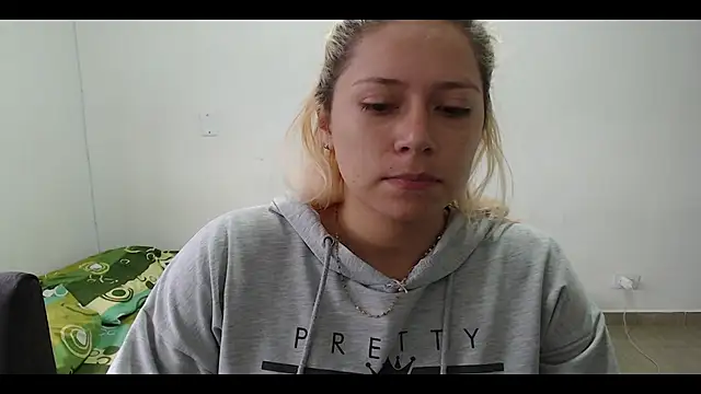 Snapshot of MommyMiaWs chatting on February 13, 2025, 12:54 pm MommyMiaWs online show from February 13, 2025, 12:54 pm