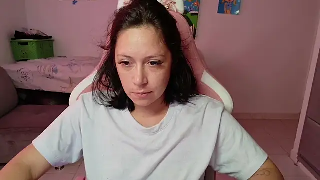 Snapshot of MommyMiaWs chatting on July 14, 2026, 2:34 pm MommyMiaWs online show from July 14, 2026, 2:34 pm