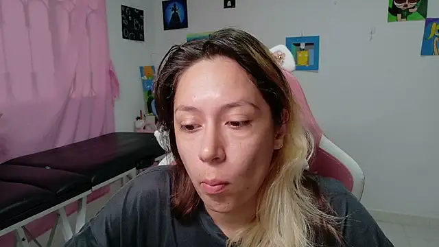 Snapshot of MommyMiaWs chatting on January 15, 2026, 1:25 pm MommyMiaWs online show from January 15, 2026, 1:25 pm