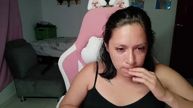 Snapshot of MommyMiaWs chatting on July 15, 2026, 2:40 am MommyMiaWs online show from July 15, 2026, 2:40 am