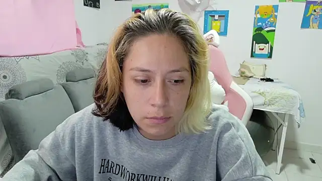Snapshot of MommyMiaWs chatting on May 2, 2026, 6:13 pm MommyMiaWs online show from May 2, 2026, 6:13 pm