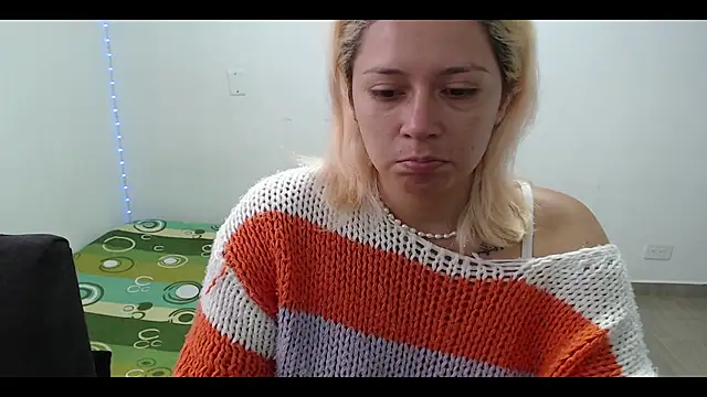 Snapshot of MommyMiaWs chatting on February 12, 2025, 12:55 pm MommyMiaWs online show from February 12, 2025, 12:55 pm